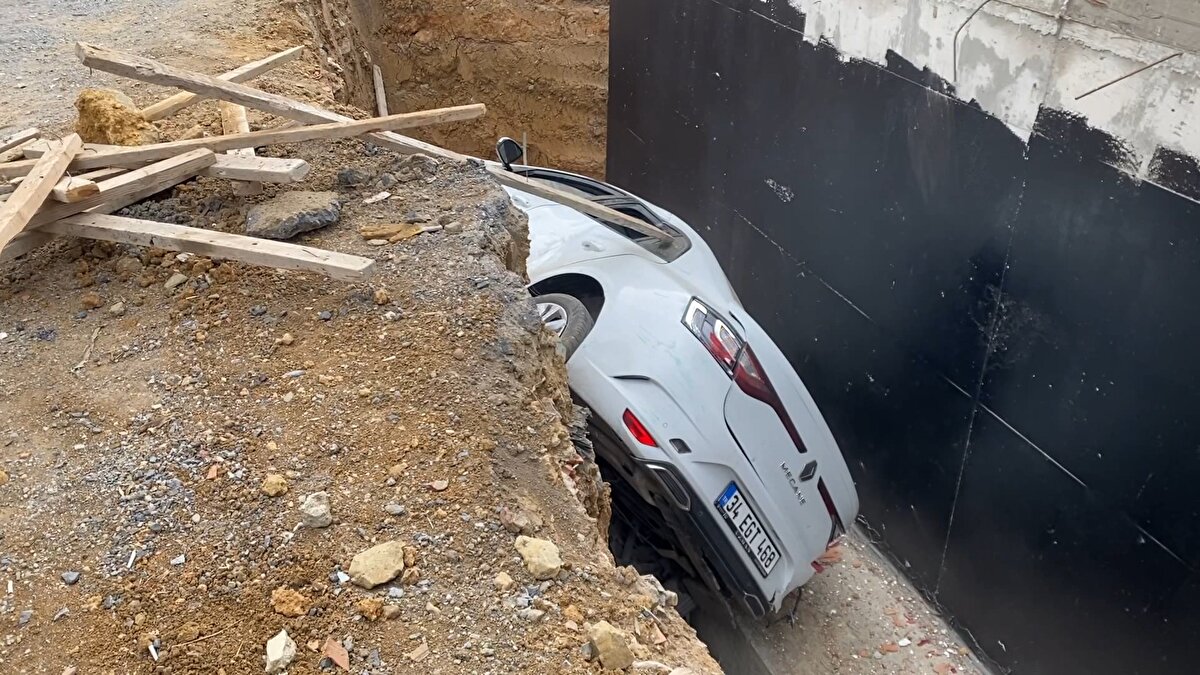 İhbar üzerine olay yerine polis, itfaiye ve acil servis ekibi sevk edildi. Yaralanan 1 kişi olay yerinde yapılan ilk müdahalenin ardından hastaneye götürüldü. Kazayla ilgili inceleme başlatıldı.