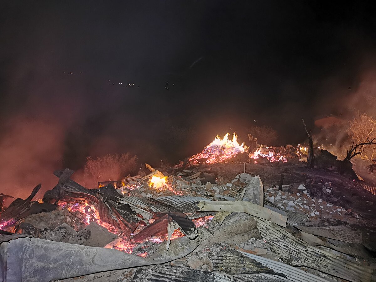 İhbar üzerine olay yerine itfaiye ve Orman İşletme Müdürlüğü arazözleri sevk edildi.<br>