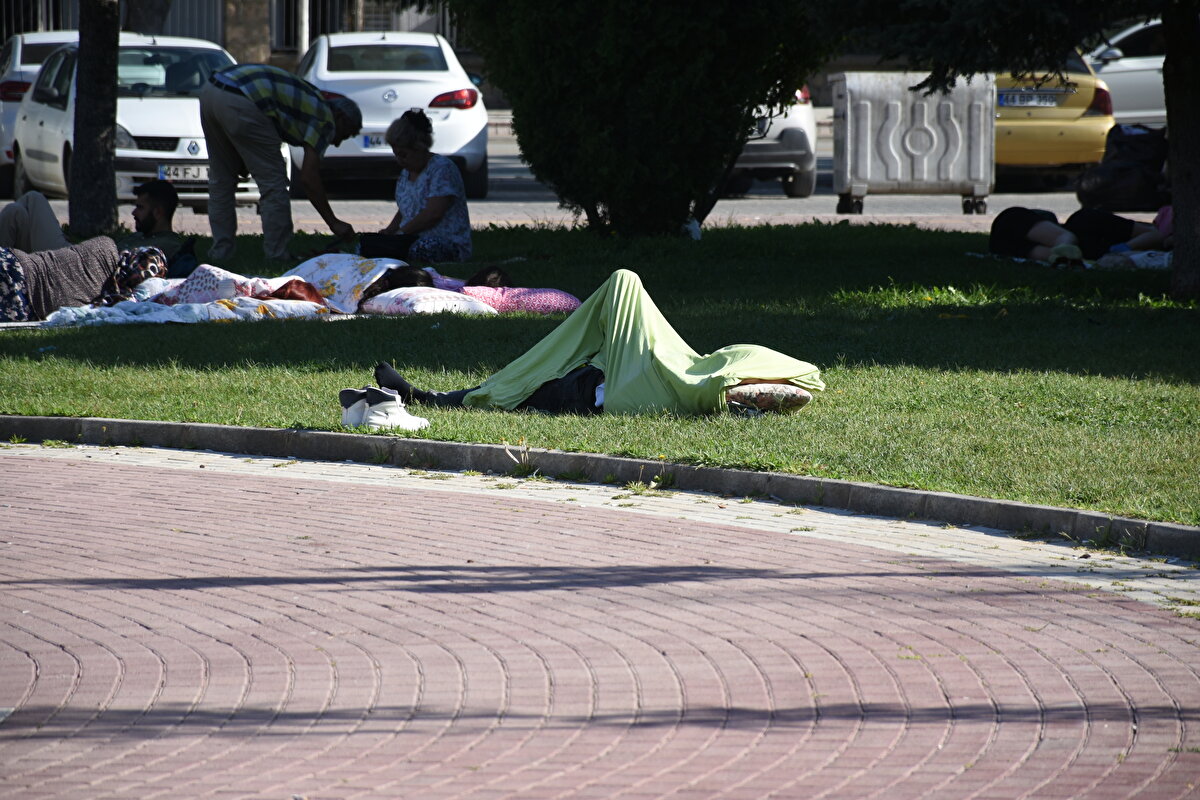 Saat 20.48'de meydana gelen depremin 7 kilometre derinlikte olduğu belirlendi. Deprem, Malatya'nın yanı sıra Kahramanmaraş, Adıyaman, Şanlıurfa ve Gaziantep'ten de hissedildi. Sarsıntının hemen ardından çok sayıda vatandaşın sokaklara çıktığı gözlendi.