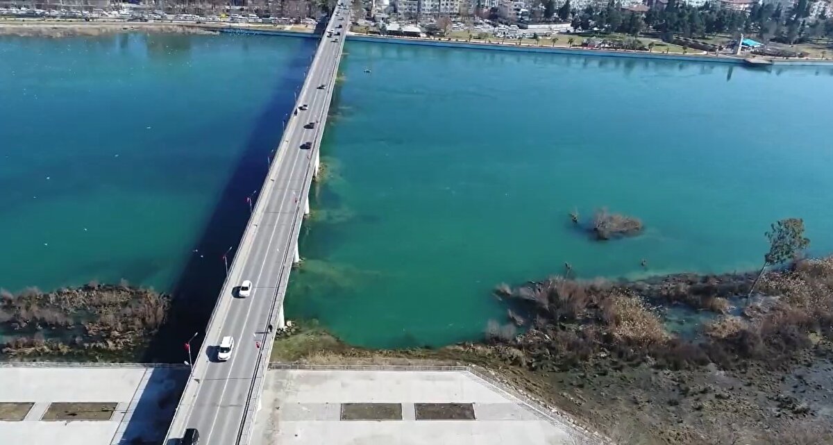 Birecik'te esnaflık yapan Müslüm Bozkurt da "Bizler bütün alışverişimizi Gaziantep ile yapıyoruz. Sadece resmi işlemler için Şanlıurfa'ya gidiyoruz. Yine devlet yardımları yeteri derecede bize sağlanmıyor. Bunun için Gaziantep'e bağlanmak istiyoruz." diye konuştu.<br><br>