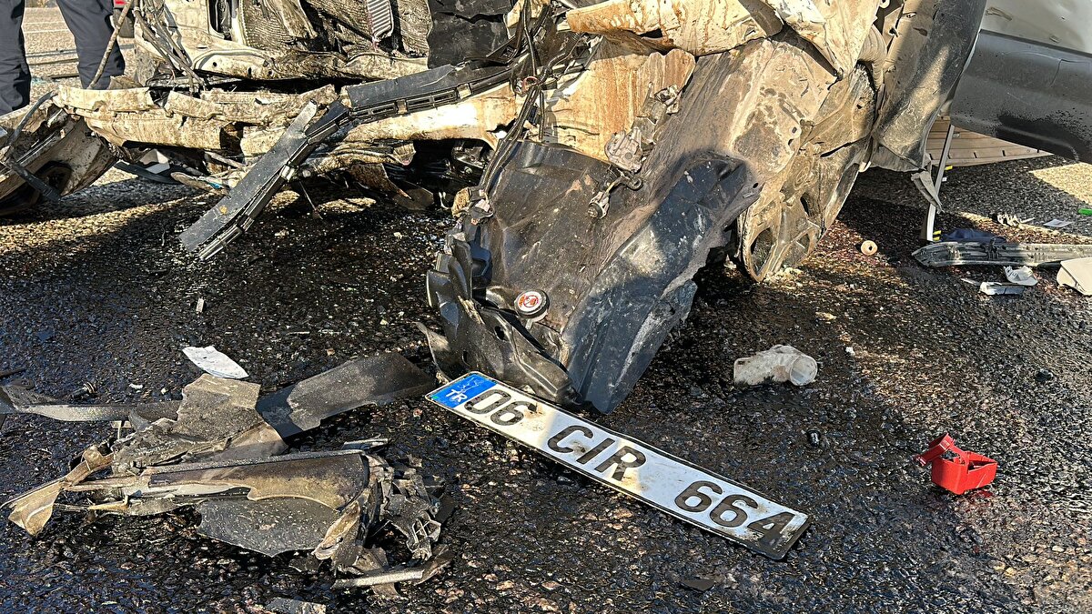 Kazada sürücü Sefa Eken ile araçlarda bulunan Cansu Eken, Cansu Güler ve Eren Eken hayatını kaybetti, yaralılar Ramazan Ç, Hüseyin Avni Doruk ile Akif Eken ambulansla hastaneye kaldırıldı.