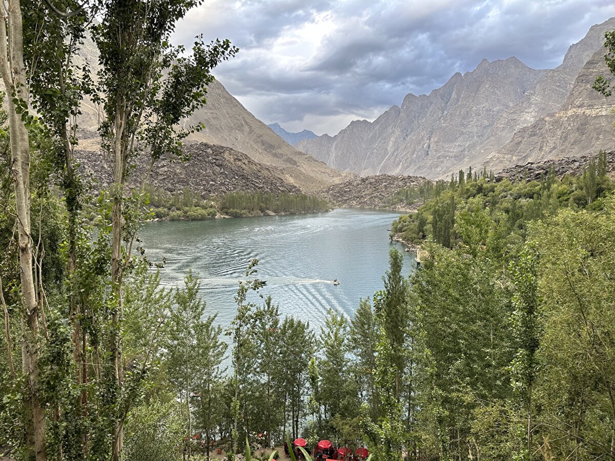 Hunza, Gilgit, Nagar, Skardu ve diğer pek çok şehri barındıran Pakistan'ın kuzeyindeki Gilgit-Baltistan, 1 milyona yakın ziyaretçiyle ülkenin en çok turist çeken bölgesi.