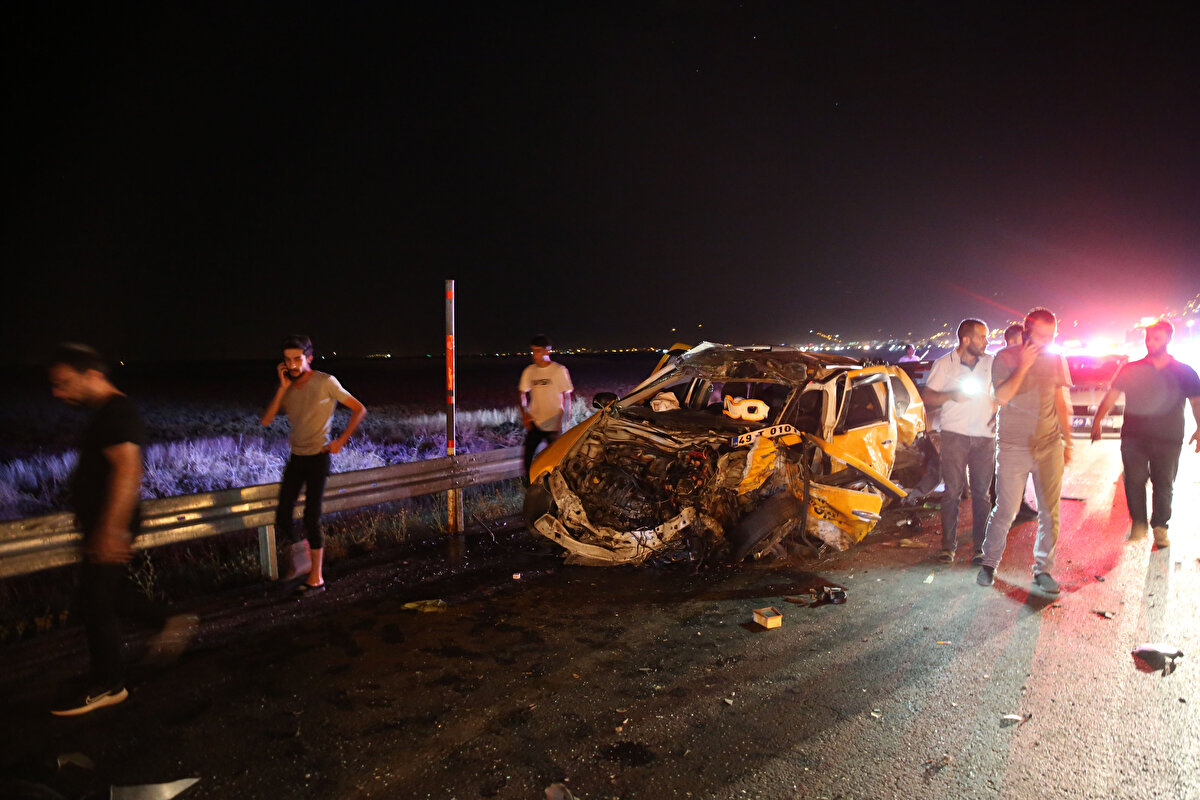 8 kişinin yaralandığı kaza yerine sağlık, AFAD, polis ve itfaiye ekipleri sevk edildi. Yaralılar, ambulanslarla  Muş Devlet Hastanesine kaldırıldı. Polis ekipleri bölgede trafiğin kontrollü geçişini sağlarken, kazaya karışan araçlar, çekici yardımıyla yoldan kaldırıldı.<br>