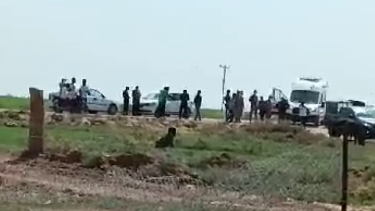 Burada bir odaya muhafaza için konulan genç, kilitli odanın kapısını açarak, hastanede bir kişinin cep telefonunu alıp kaçtı. Cep telefonu gasbedilen hasta yakının ihbarı üzerine hastane polisi, güvenlik kamerası incelemesinde cep telefonunu çalan kişinin kuduz teşhisi konulan Hasan Halil Faras, olduğunu tespit etti.<br><br>