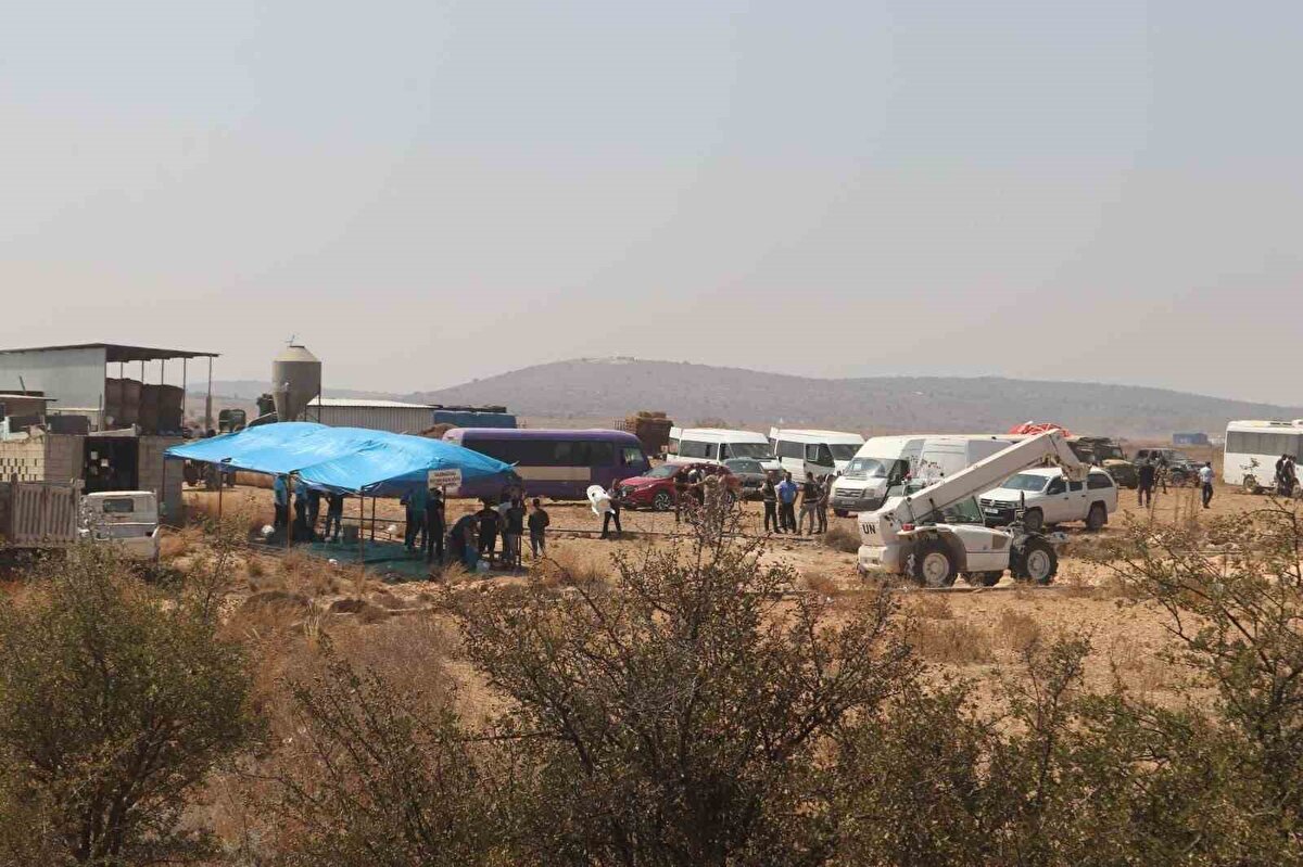 Arıklı, Bayındırlık ve Ulaştırma Bakanlığı'nın Yiğitler-Pile Yolu Projesi'nin 1997-1998 yılında Karayolları Dairesi tarafından gündeme geldiğine ve devamlı BM tarafından engellendiğine dikkati çekerek, projenin tamamlanmasıyla birlikte sadece Türklerin değil Pile'de yaşayan Rumların da Türk tarafına geçmek için kilometrelerce yol kat etmek zorunda kalmayacaklarının altını çizdi.<br><br>