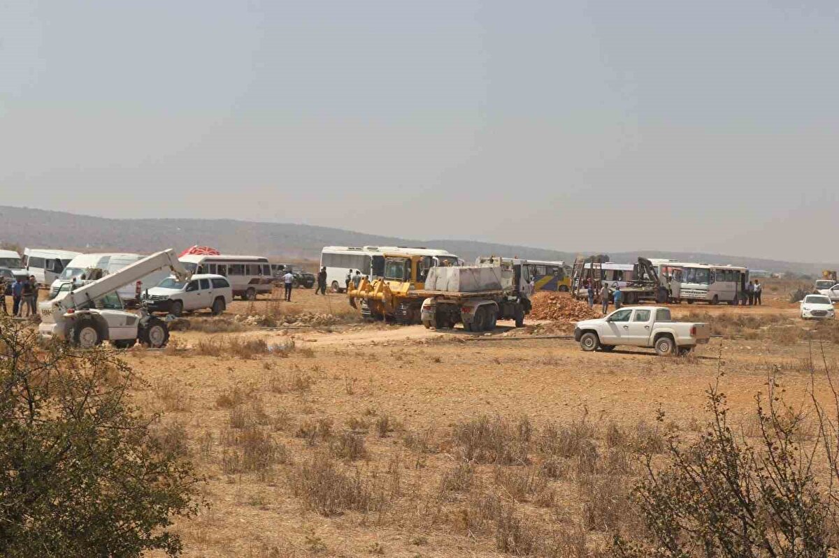 Pile köyünde 500 kadar Kıbrıslı Türk'ün yaşadığını vurgulayan Arıklı, bölgede yaşayanların birçok nedenden dolayı günlük olarak KKTC tarafına geçmek zorunlulukları bulunduğunu aktardı. Arıklı, şunları kaydetti; "İnsanlarımızın kuzeye daha güvenli ve sorunsuz bir şekilde ulaşmasını sağlamak devlet olarak bizim görevimiz. Pile sakinlerinin bize ilettikleri yoğun talepler üzerine hareket edilmiştir."<br><br>