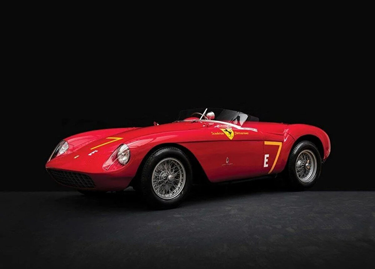 Sadece 13 adet üretilen 1954 model Ferrari 500 Mondial Spider'ın ikinci üretimi olan araç RM Sothbey’s tarafından açık artırmaya çıkarıldı.<br><br>