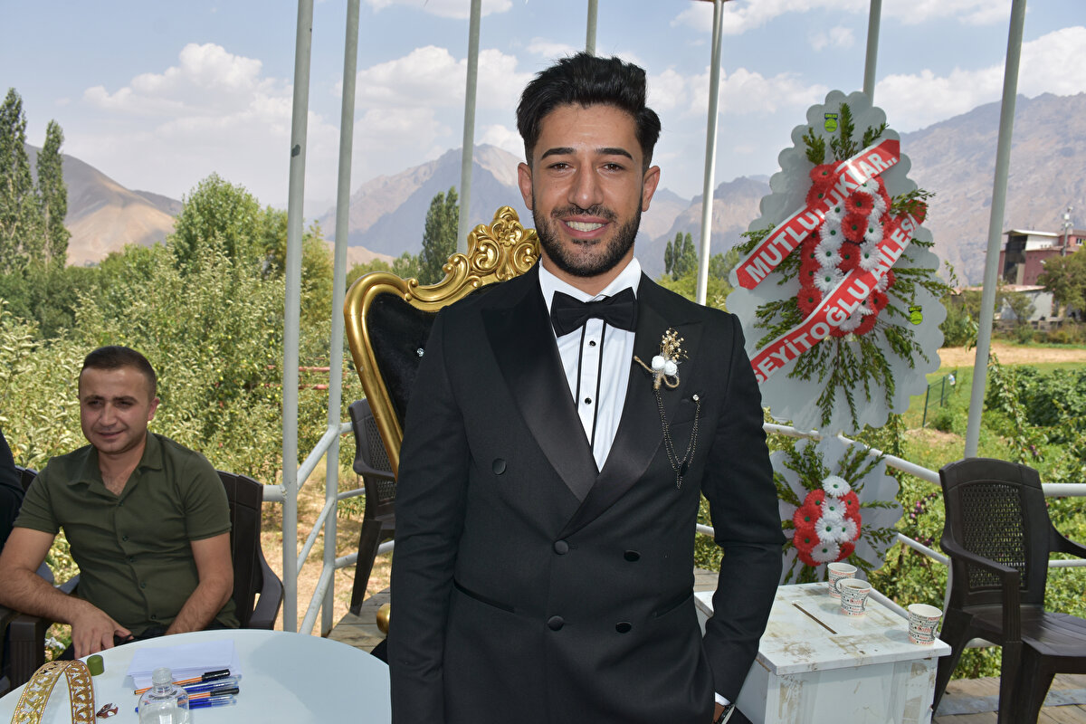 Ailelerinin de onayını alan Yılmaz ve Ludwig, Merzan Mahallesi'ndeki alanda yöresel geleneklere göre gerçekleştirilen düğünle dünyaevine girdi.<br><br>