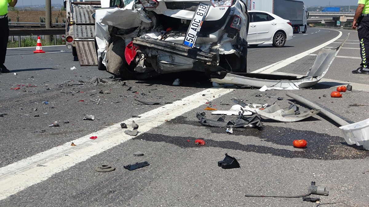 Her iki kazada yaralanan yaralanan 4 kişi, hastaneye kaldırılarak tedaviye alındı.<br>