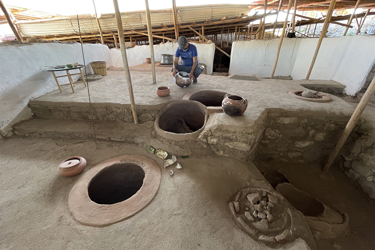 Harput Kalesi Kazı Başkanı Prof. Dr. İsmail Aytaç ve ekibi tarafından bulunan saray mutfağı ile mancınık güllesi hikayesini de anlatan bir yazıtla birlikte restorasyonun tamamlanmasının ardından ziyarete açılarak turizme kazandırılacak.br>br>