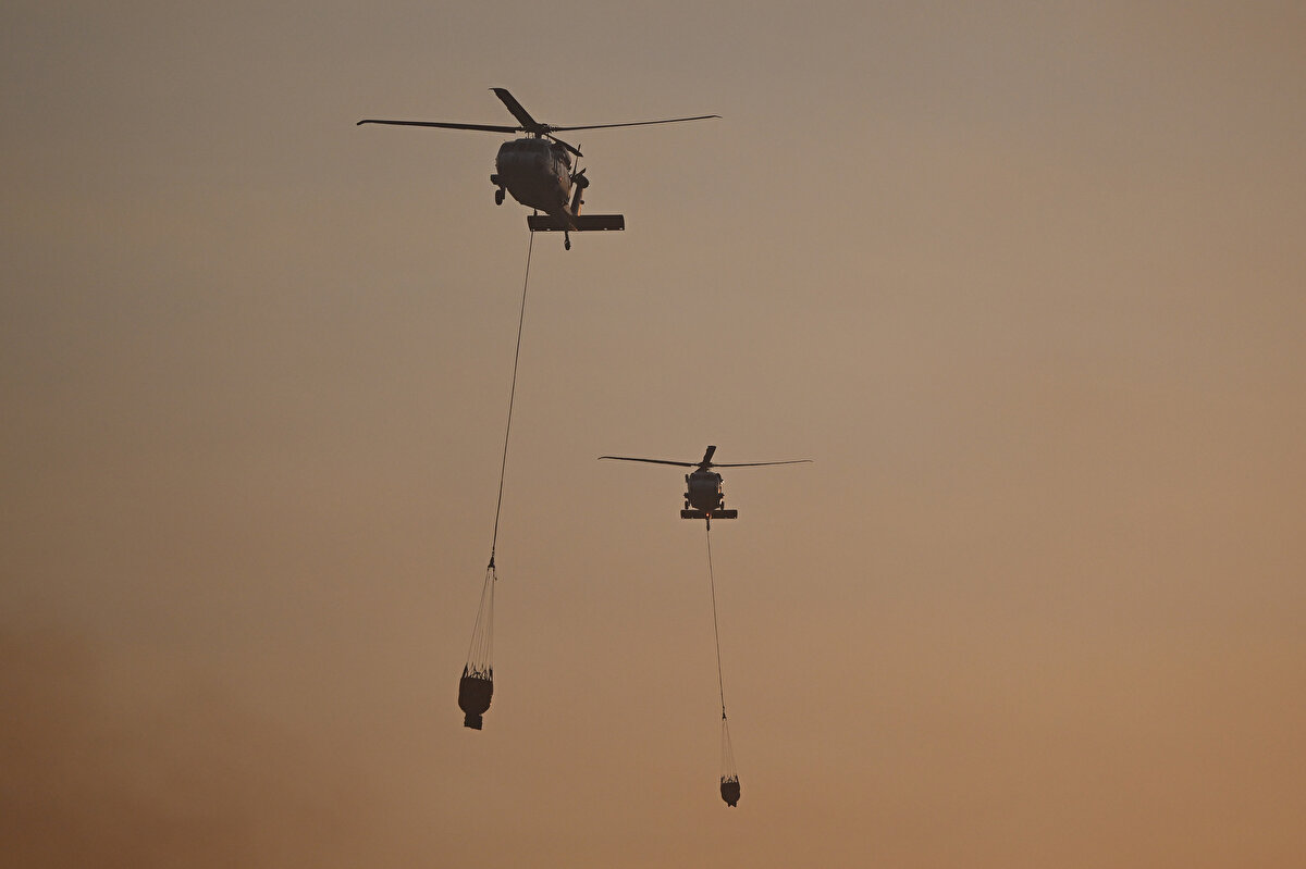 Çanakkale'ye gelerek incelemelerde bulunan Bakan Yumaklı, orman yangınının kontrol altına alınması için ekiplerin mücadeleye devam ettiğini dile getirdi.<br><br>