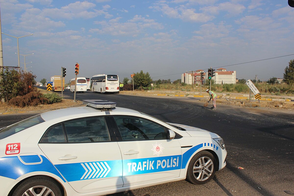 Çevredekilerin ihbarı ile kaza yerine sağlık, jandarma ve itfaiye ekipleri sevk edildi. Yaralılar, çevredeki hastanelere kaldırılıp, tedavi altına alındı. 