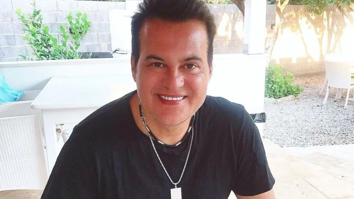 HANGİ PARTİDEN ADAY OLACAK?<br>Hangi partiden aday olacağı merak edilen Hakan Peker bu konuda ise şunları söyledi:<br><br>"Peki görüştüğünüz bir parti var mı?" sorunu Peker, "Şu anda özellikle görüştüğümüz bir parti yok. Bir takım ufak tefek görüşmeler oluyor ama direkt ben yapmıyorum bu görüşmeleri daha çok yakınlarım, arkadaşlarım o işle ilgileniyorlar. Şu an bir parti ile görüşmek için erken. Belki bir partiyle seçime gidebiliriz belki de partiyle olmazsa bağımsız girebilirim. Ama her şekilde önümüzdeki yerel seçimlere gireceğiz."