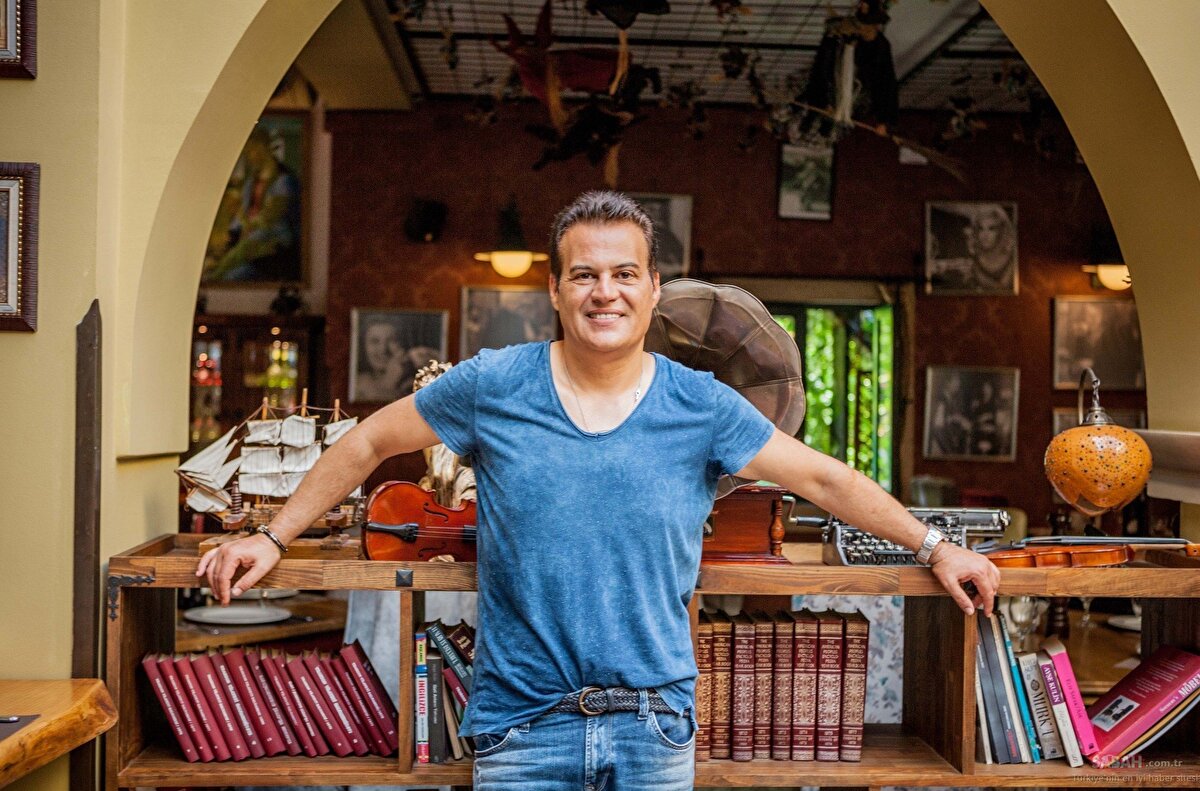 "Bu radikal projelerin parayla alakası yok. Fikir ve uygulamayla ilgili bir şey" diyen Hakan Peker devamında "Farklı bir yerin belediye başkanı olmak adına bir isteğim yok. Seni Safranbolu’ya Belediye Başkanı yapmayalım da şuradan gir oradan başkan ol deseler onu kabul etmem. Ben özellikle Safranbolu halkıyla bütünleştiğim, oranın halkıyla bir şey yapmak istediğim için orayı seçtim. Ve arkamdan “hadi” diye de olumlu bir itme var" yorumunda bulundu.<br><br>