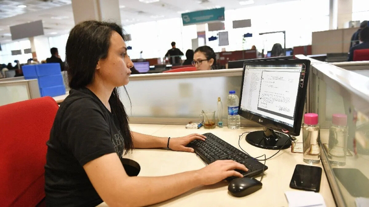 HAKEM HEYETİ DEVREDE<br><br>Gözler şimdi Kamu Görevlileri Hakem Kurulu'nun vereceği kararda olacak. Böylece 31 Ağustos'ta memur ve memur emeklisinin zam oranları belli olacak. 11 üyeden oluşan kurul oy çokluğuyla karar alıyor. Kurulun kararı kesin olacak, itiraz edilemeyecek.