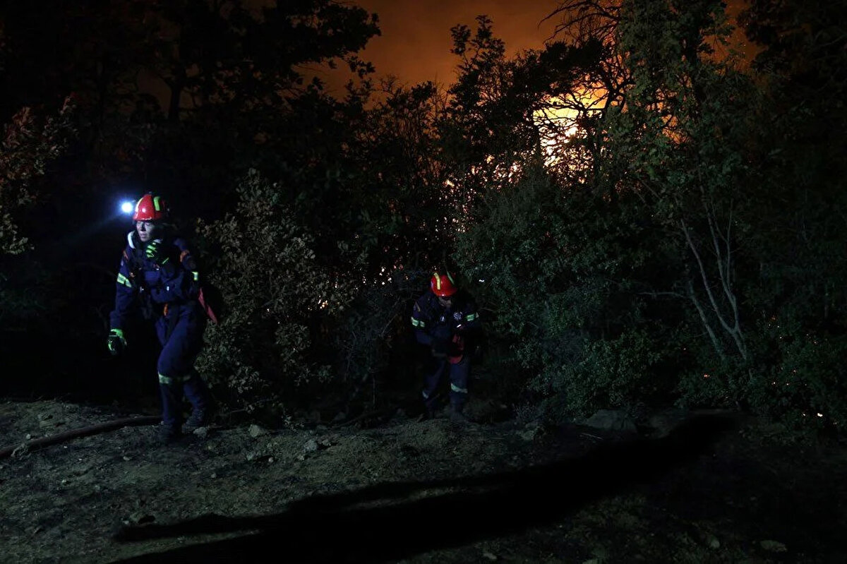 YANGIN KONTROLDEN ÇIKABİLİR<br>Yetkililer, iki gün sonra esecek Lodos'la birlikte yangının tamamen kontrolden çıkabileceğine ilişkin uyarıda bulundu.