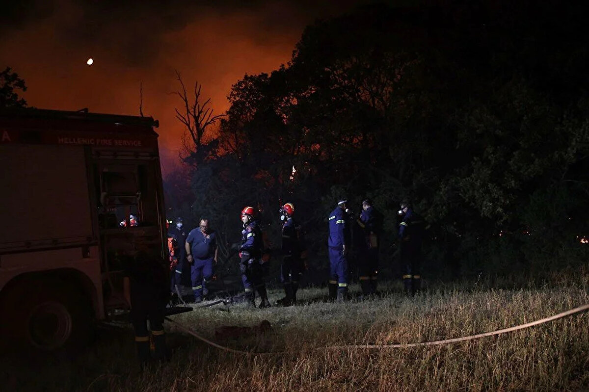 Köyler yaklaşan yangın nedeniyle tedbiren tahliye edildi.<br><br>