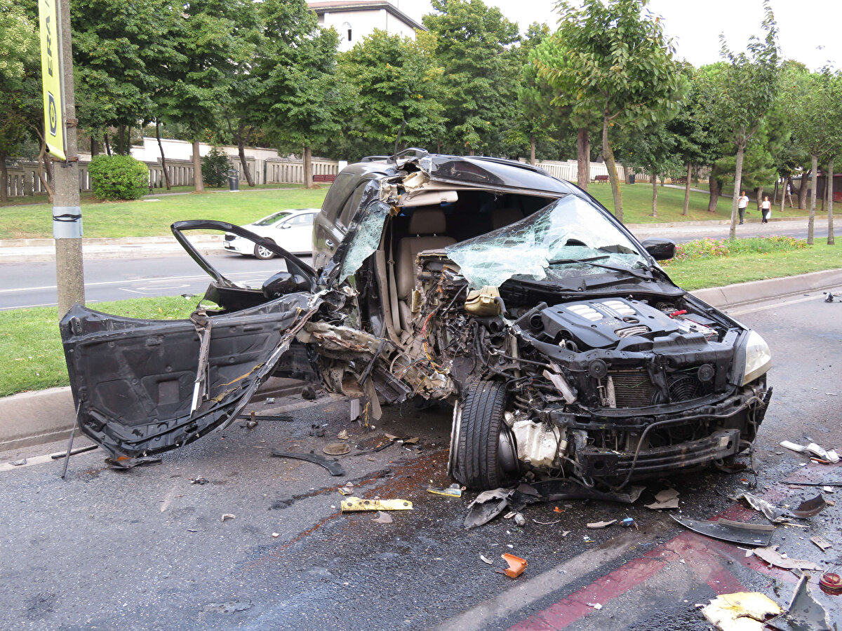 Kazada otobüste bulunan yolculardan yaralanan olmazken, cipin sürücüsü hastaneye kaldırıldı. <br><br>