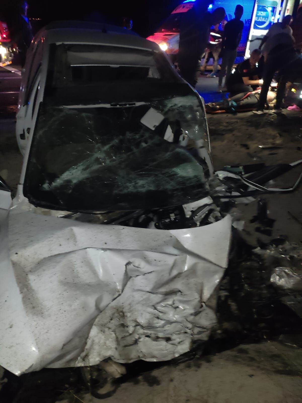 Kazanın ardından bir süre ulaşıma kapanan yol, belediye ekiplerinin temizlik çalışmasının ardından ulaşıma açıldı.<br><br>