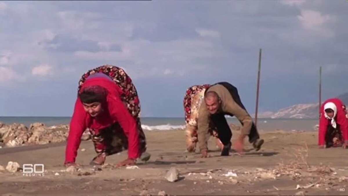 Çocuklar arasında en çok etkilenen ise 28 yaşındaki ''Gülen'' isimli erkek çocuktu. 60 Minutes Australia programına konuk olan bilim insanı durum karşısında çok şaşırdığını ifade ederken insanın hayvandan ayrılan en temel özelliğinin iki ayak üzerinde yürümek olduğuna dikkat çekti.<br><br>