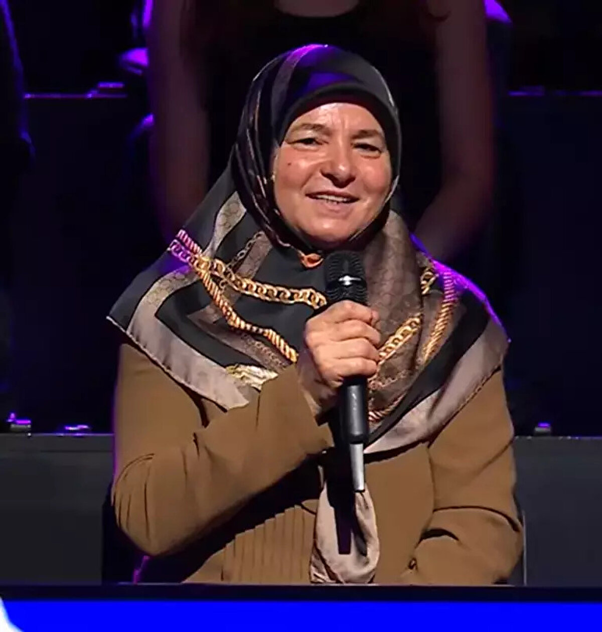 ANNESİNİN TEPKİSİ GÜNDEM OLDU<br><br>Yalçınkaya'nın yanlış cevabı sonrası annesinin verdiği tepki ise çok konuşuldu. Yarışmacının annesi, şu ifadeleri kullandı:<br><br>Keşke çekilseydin Recep! 30 Bin lirayla mı gidiyor? Aman 30 çok azmış Kenan bey! Gaza geldi, çekilse iyi olurdu. 200 bin TL ile çok şey yapardık. Canı sağ olsun.<br><br>