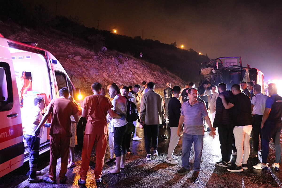 <br>Denizli Valisi Ömer Faruk Coşkun ve İl Emniyet Müdürü Yavuz Sağdıç da olay yerine gelerek yetkililerden bilgi aldı.<br><br>