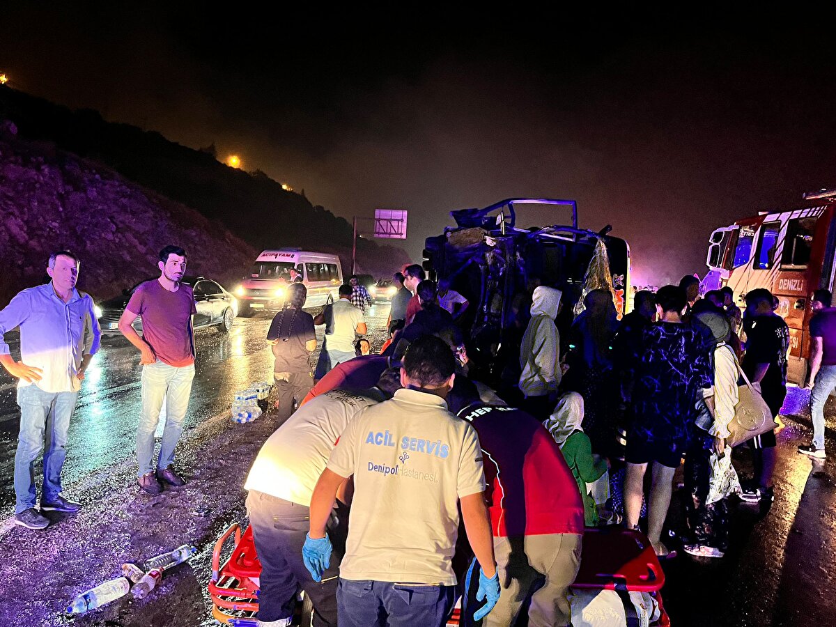 Olay yerine çok sayıda ambulans, itfaiye, polis, jandarma ve İl Afet ve Acil Durum Müdürlüğü (AFAD) ekibi sevk edildi.<br><br><br>