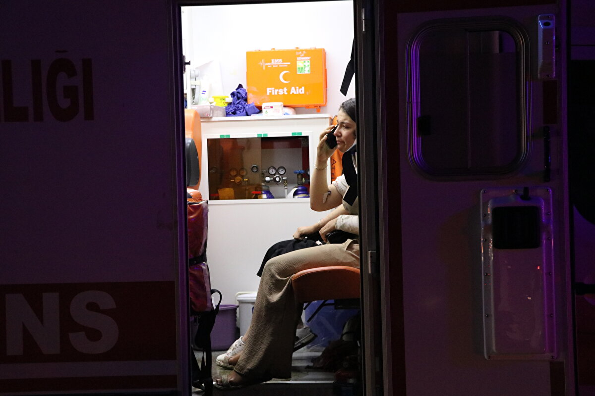 OTOBÜS ŞOFÖRÜ GÖZALTINDA<br><br>Jandarma, otobüs şoförü Hüseyin K.'yi gözaltına alırken, kazayla ilgili soruşturma sürüyor.<br><br>