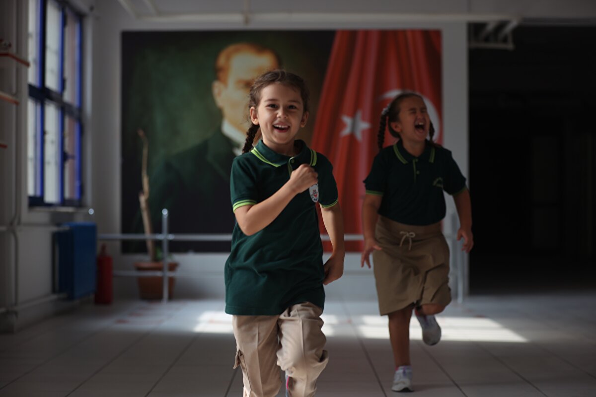 Uyum haftasında ortaöğretim kurumlarında eğitim öğretime başlayan hazırlık ve 9'uncu sınıf öğrencileriyle velileri, eğitim öğretim dönemi başlamadan önce öğrenim görecekleri okul hakkında bilgilendirilecek.