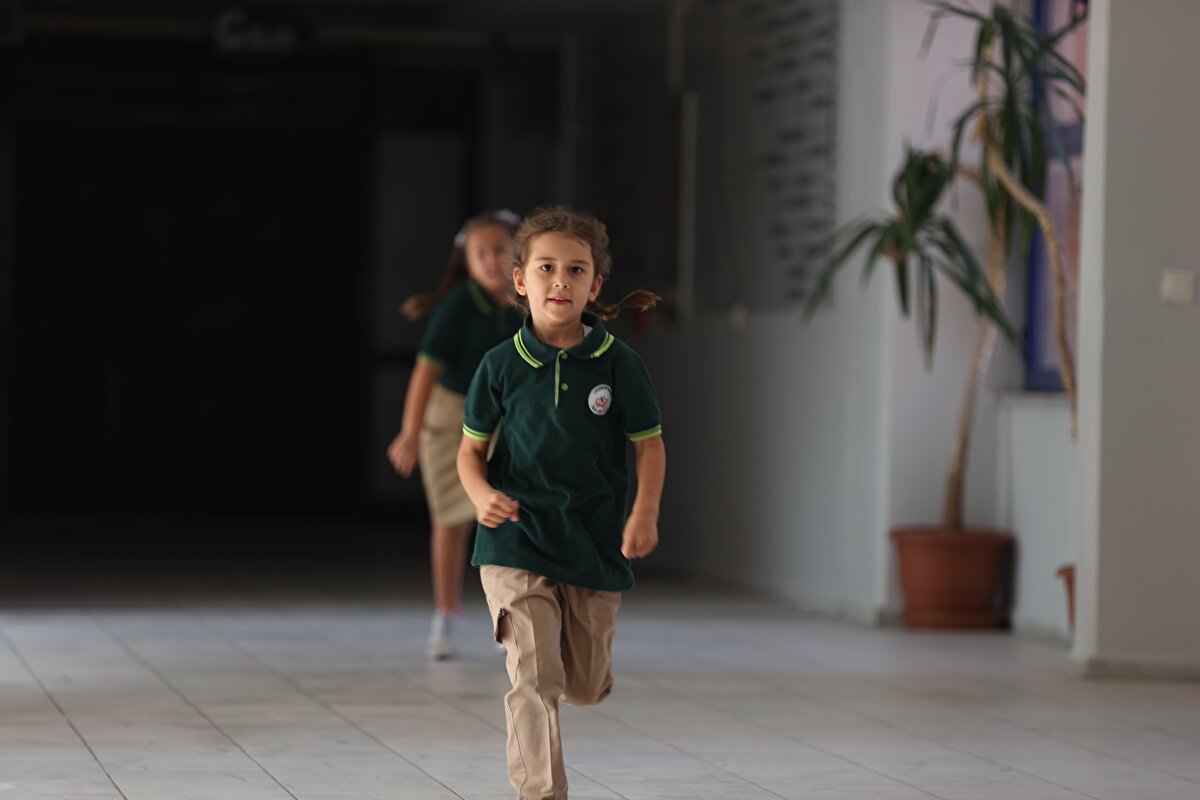 Velilere yönelik okula uyum rehberi sunumu 11 Eylül Pazartesi yapılacak, ikinci gün aile ve çocuklara okulun iç ve dış ortamı tanıtılacak, kalan üç günde ise rehberlik uygulamalarına yönelik çocuklarla etkinlikler yapılacak.