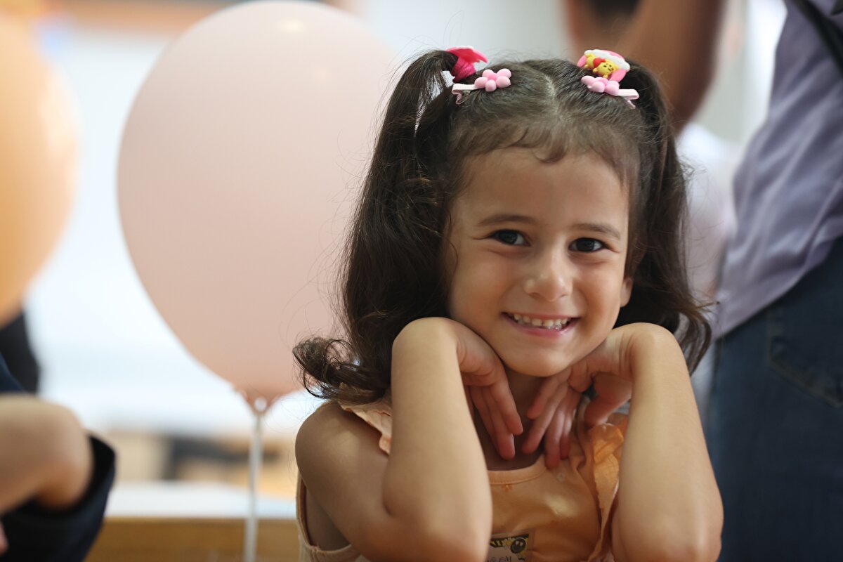 Uyum eğitimine katılacak öğrenciler için ücretsiz kitap dağıtıldı