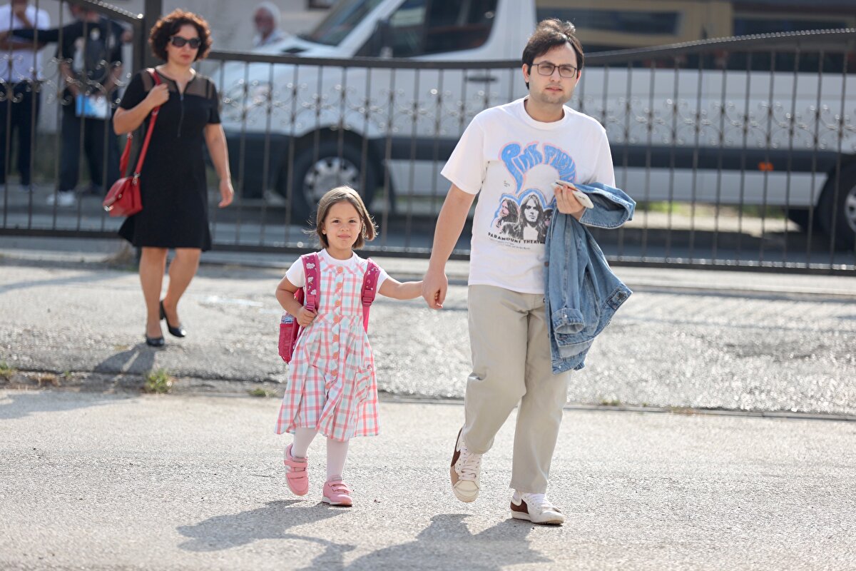 Ortaokul 5'inci sınıfa başlayacak öğrenciler ve ailelerin katılacağı rehberlik uygulamaları 11-15 Eylül'de gerçekleştirilecek.