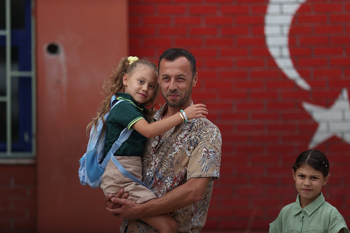 İlkokul 1'inci sınıflar için hazırlanan rehberde de uyum haftası uygulama çizelgesi ile 9 etkinlik örneğine yer verildi.