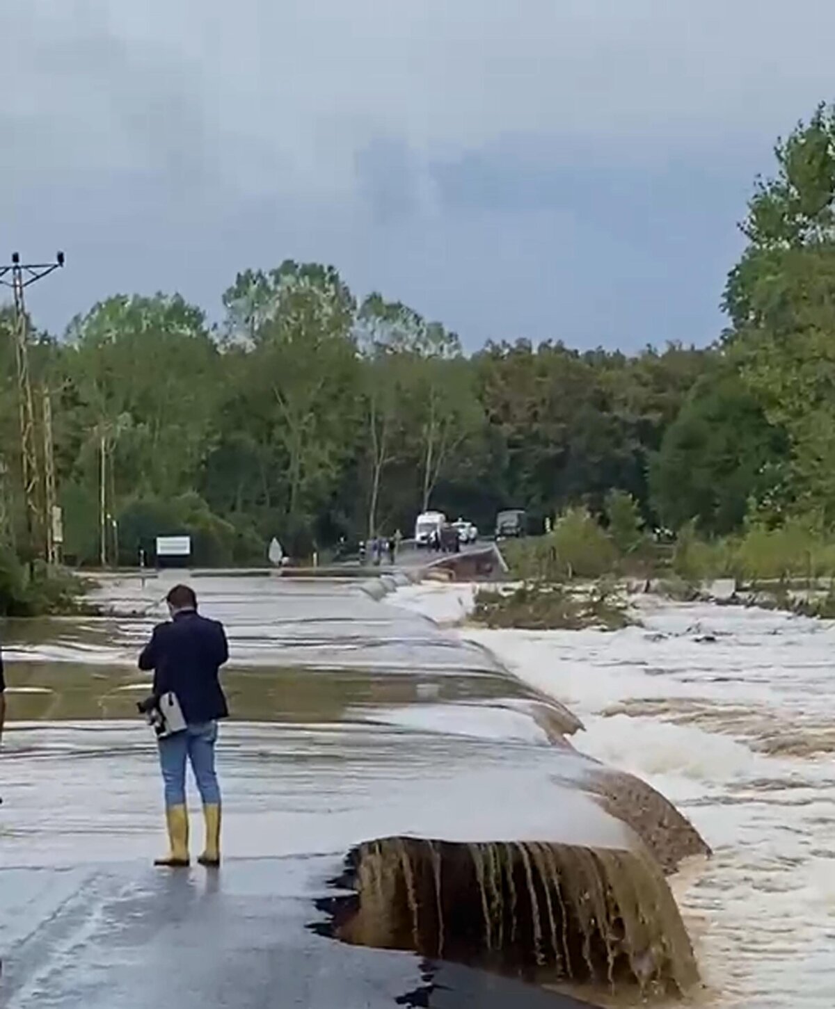 Afet ve Acil Durum Yönetimi (AFAD) Başkanı Okay Memiş, bölgedeki çalışmaları koordine etmek üzere Kırklareli'ne gitti.<br><br>