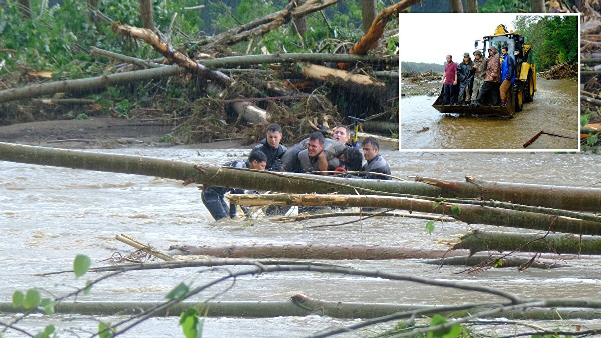 Meteoroloji Genel Müdürlüğü'nün kuvvetli yağış uyarısının ardından Kırklareli'nin Demirköy ilçesi ve İğneada beldesinde sağanak, derelerin taşması ve su baskınlarına neden oldu.