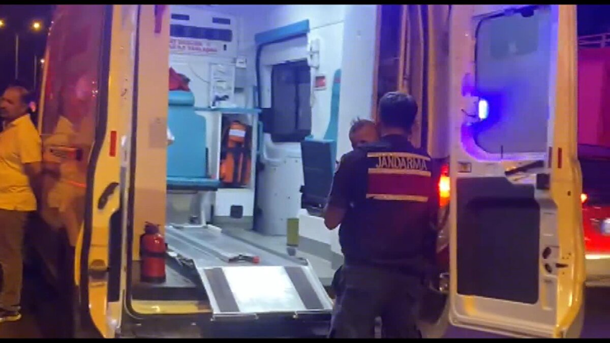 Kaza nedeniyle otoyolun İstanbul istikameti trafiğe kapandı. Yolun Edirne istikametinde ise trafik akışı kontrollü sağlanıyor.<br><br>