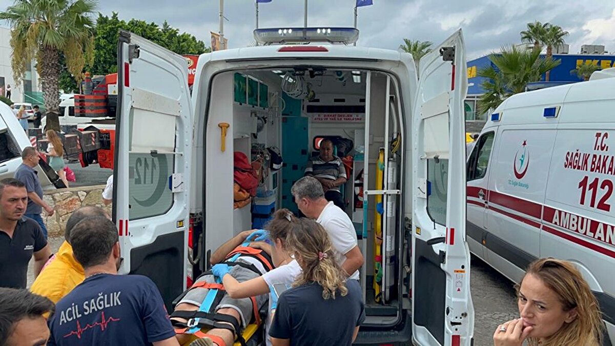 Tedaviye alınan yaralıların hayati tehlikesinin bulunmadığı belirtildi.