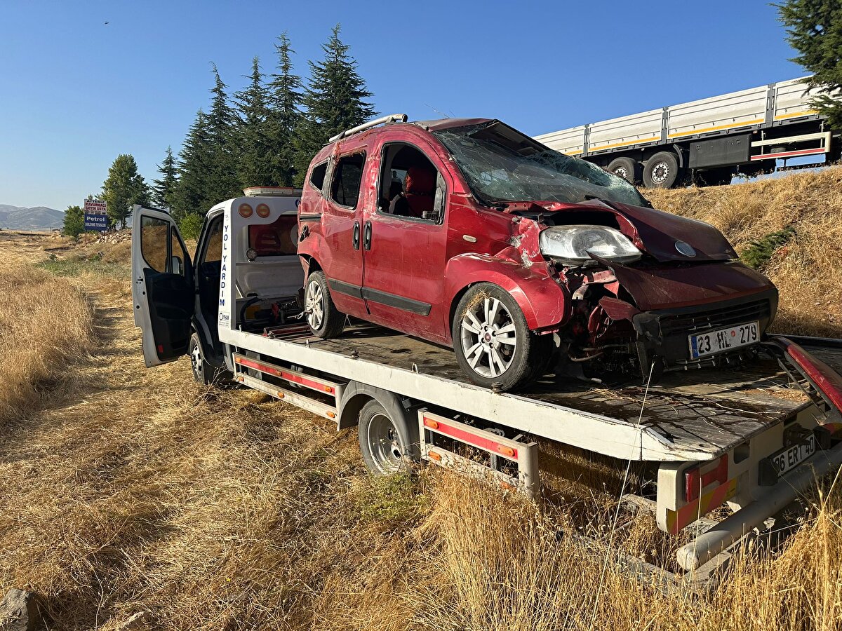 İhbarla kaza yerine sağlık, polis ve jandarma ekipleri sevk edildi. Yapılan kontrolde araçtaki 3,5 yaşındaki Ayaz Dağ'ın hayatını kaybettiği belirlendi.