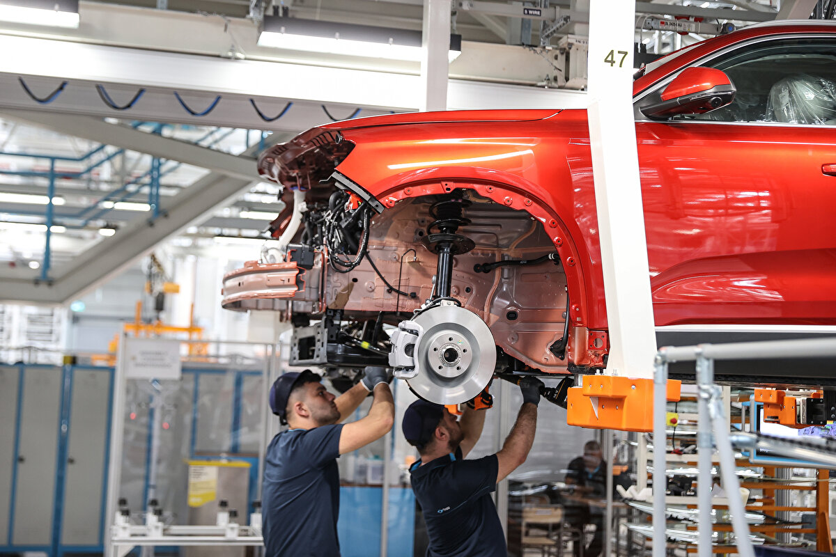 Üretim hatlarında 250 robotun işletildiği kampüs, Avrupa'nın en temiz boyahanesine sahip olma özelliğiyle de öne çıkıyor.<br><br>