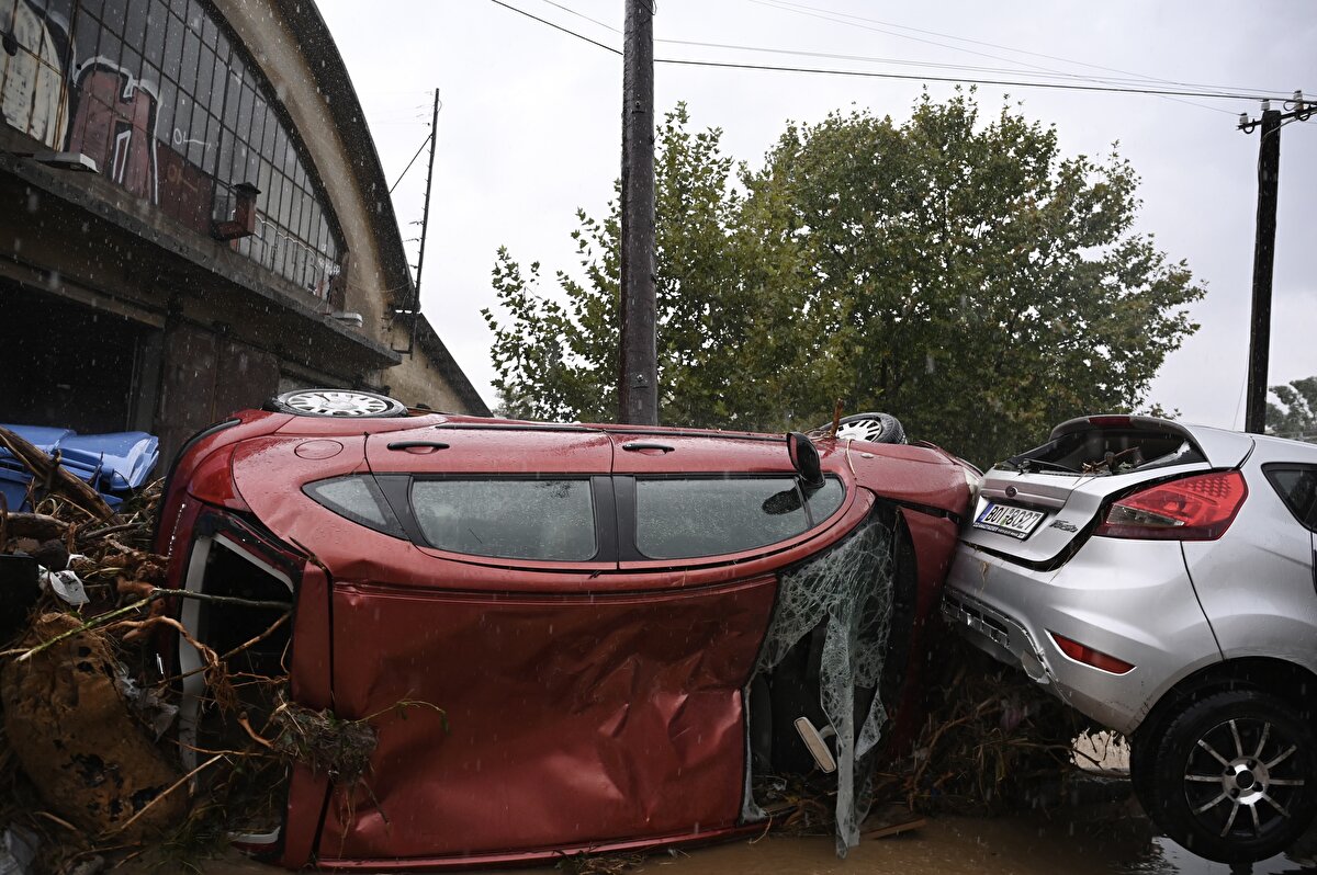Bugün ülkeyi etkisi altına alan yoğun yağış, özellikle Tesalya Bölgesi`nde Volos, Pilio, Larisa ile Skiathos Adası`nı olumsuz etkiledi.<br>