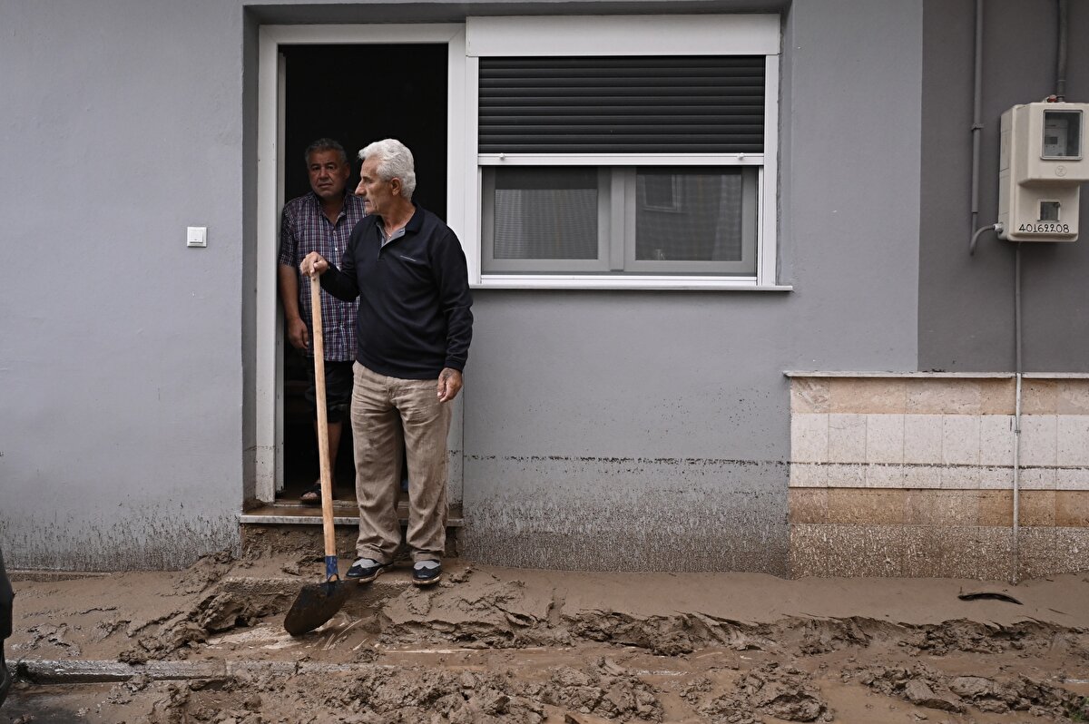 Meteoroloji Dairesinin verilerine göre Pilio`da yağış miktarı 600 milimetreyi geçti. Zagoras`ta ise gece yarısından 15.00`e kadarki yağış miktarı 645 milimetre olarak tespit edildi.<br>