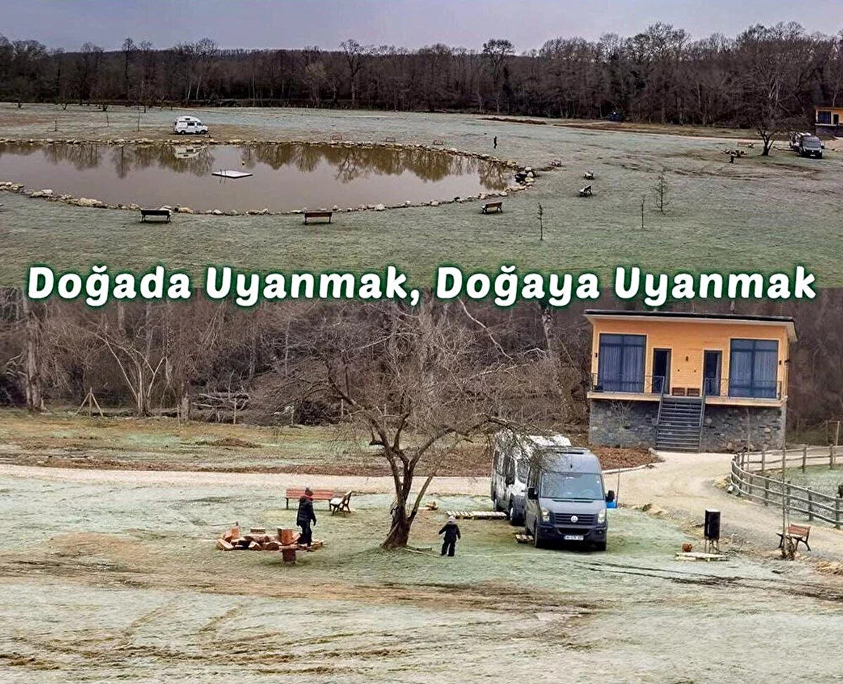 Kırklareli'nin turistik bölgesi İğneada'da "Sisli Vadi" olarak adlandırılan bungalov evlerinin vergi levhasında, faaliyet alanı olarak, "Karma çiftlik" "Bitkisel veya hayvansal üretim konusunda uzmanlaşma olmaksızın üretim" adı altında faaliyet yürüttüğü ortaya çıktı.<br><br>