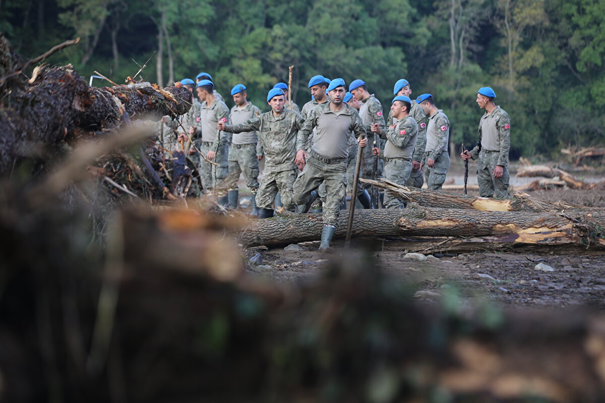 İçişleri Bakan Yardımcısı Münir Karaloğlu, içerisinde 18 bungalov evin olduğu konaklama tesisinin ruhsatsız olup olmadığı yönündeki soruyu "Bu, savcılığın meselesi, başsavcımız olayın üzerine, soruşturma başlatılmış durumda. Kimse merak etmesin soruşturma yapılacak ve gereği yapılacak." diye yanıtladı.<br><br>