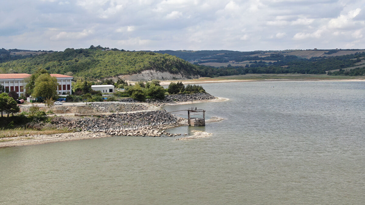 İSKİ verilerine göre, doluluk oranı Alibeyköy'de yüzde 16.98,Terkos'ta yüzde13.83, Elmalı'da yüzde 17.9, Darlık Barajı'nda yüzde 42.13, Ömerli'de yüzde 59.47, Büyükçekmece'de yüzde 6.65, Sazlıdere'de yüzde 12.67, Istrancalar'da yüzde 34.5, Kazandere'de yüzde 9.92 ve Papuçdere'de yüzde 5.49 olarak kayıtlara geçti.