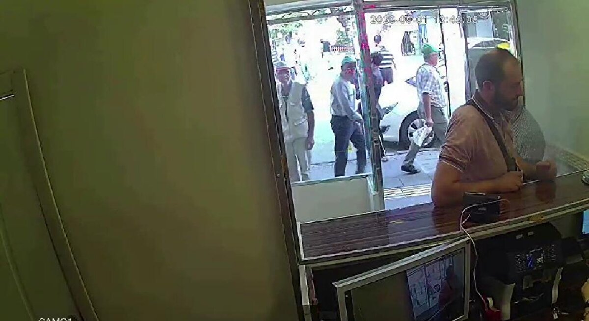 Yapılan çalışmalarda; çetenin sürekli araç değiştirerek farklı istikametlerde izlerini kaybettirmeye çalıştıkları, sahte pasaport çıkararak yurt dışına giriş çıkış yaptıkları tespit edilirken, 16 Ağustos günü İstanbul'un Ümraniye ilçesinde bir döviz bürosundan 34 bin 500 dolarlık yağma olayını da gerçekleştirdikleri belirlendi.<br><br>