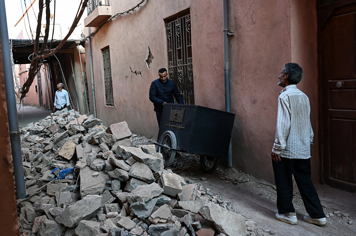 8 kilometre derinlikte meydana gelen depremin merkez üssü, Marakeş kentinin El-Huz bölgesi olarak açıklandı.<br><br>