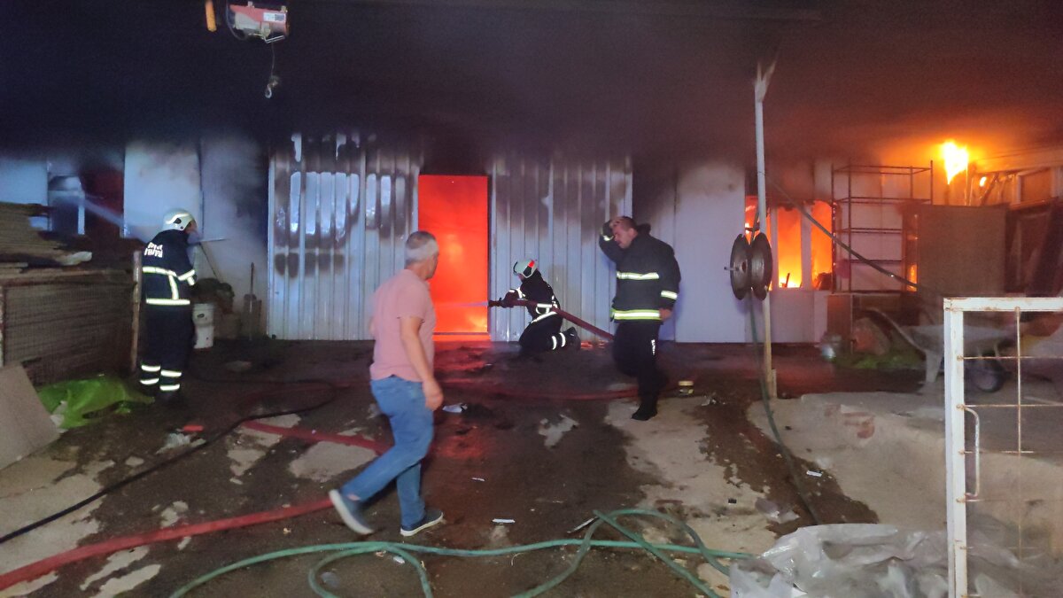 Yangın, ekiplerin 1 saatlik müdahalesiyle kontrol altına alınarak söndürüldü. Dumandan etkilenen 3 kişi ise olay yerine gelen sağlık ekipleri tarafından ayakta tedavi edildi. Yangının çıkış nedeninin belirlenmesi için çalışma başlatıldı.