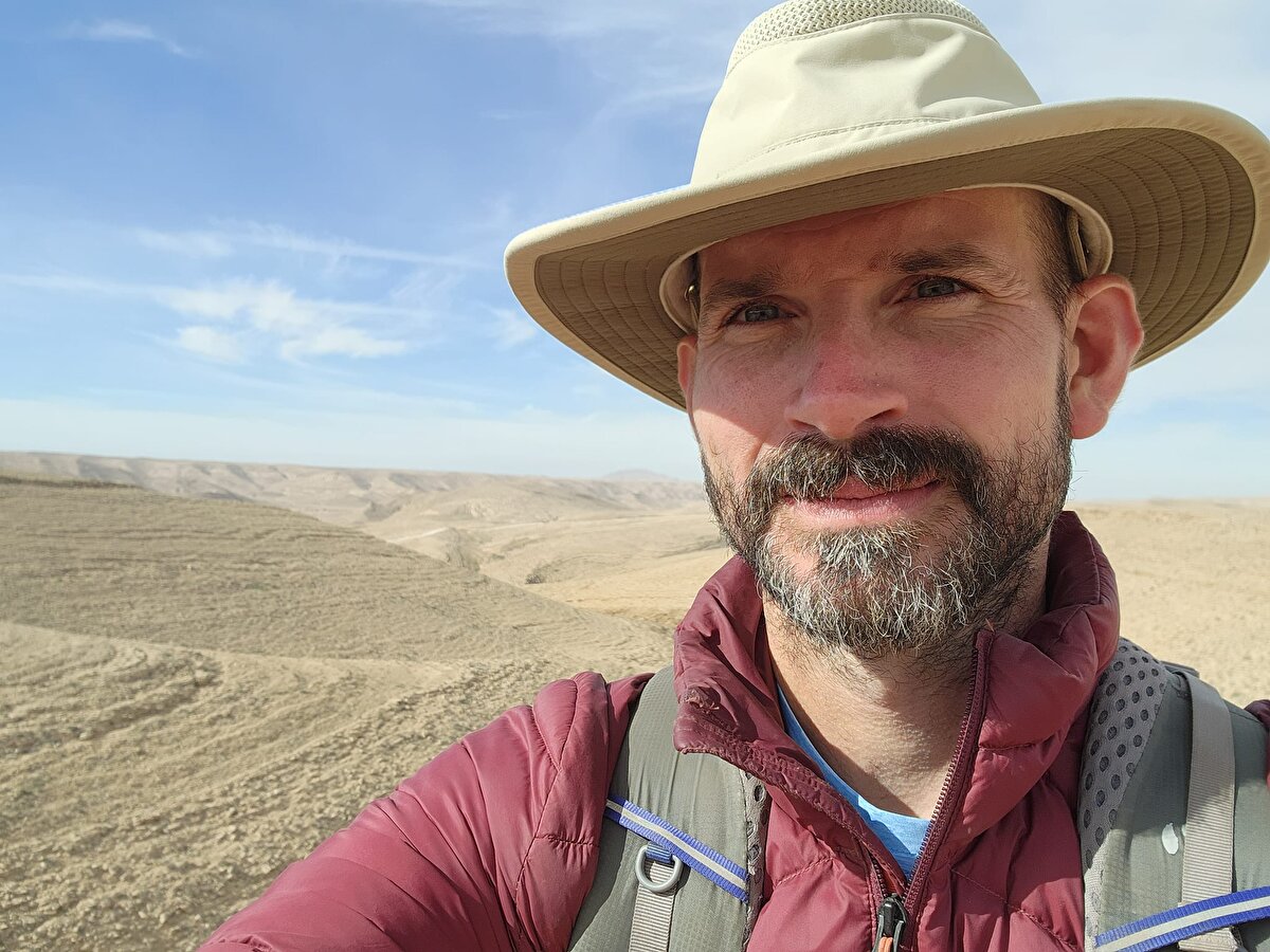 Bölgeye Bulgaristan, İtalya, Hırvatistan, Polonya ve Macaristan'dan kurtarma ekipleri gönderildi. ABD Ulusal Mağara Kurtarma Komisyonu'nun deneyimli eğitmeni olan Dickey'e 4 Eylül'de doktorların da aralarında olduğu ilk ekip ulaştı. 1040 metre derinlikte tedavisine başlanan Dickey'e, 4 ünite kan verildi. Uygulanan tedaviye olumlu yanıt veren Dickey, ayağa kalktı.<br>