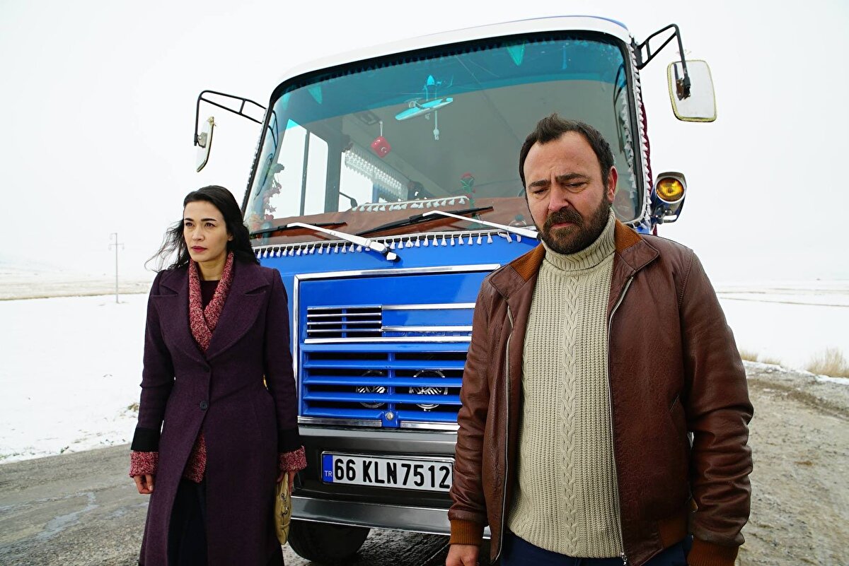 Sosyal medya hesabından rolüne veda eden oyuncu; "Dile kolay 3 yıl, çok yol, fazla emek ve sayısız hikaye… Teşekkürler Gönül Dağı yolun açık olsun. Bu zamana kadar çalıştığım tüm ekip arkadaşlarıma kolaylıklar diliyorum. Ve Zahide! Birbirimizi giydiğimiz her an müthiş şeyler öğrendim senden. İyi ki geçtin hayatımdan" ifadelerini kullandı.