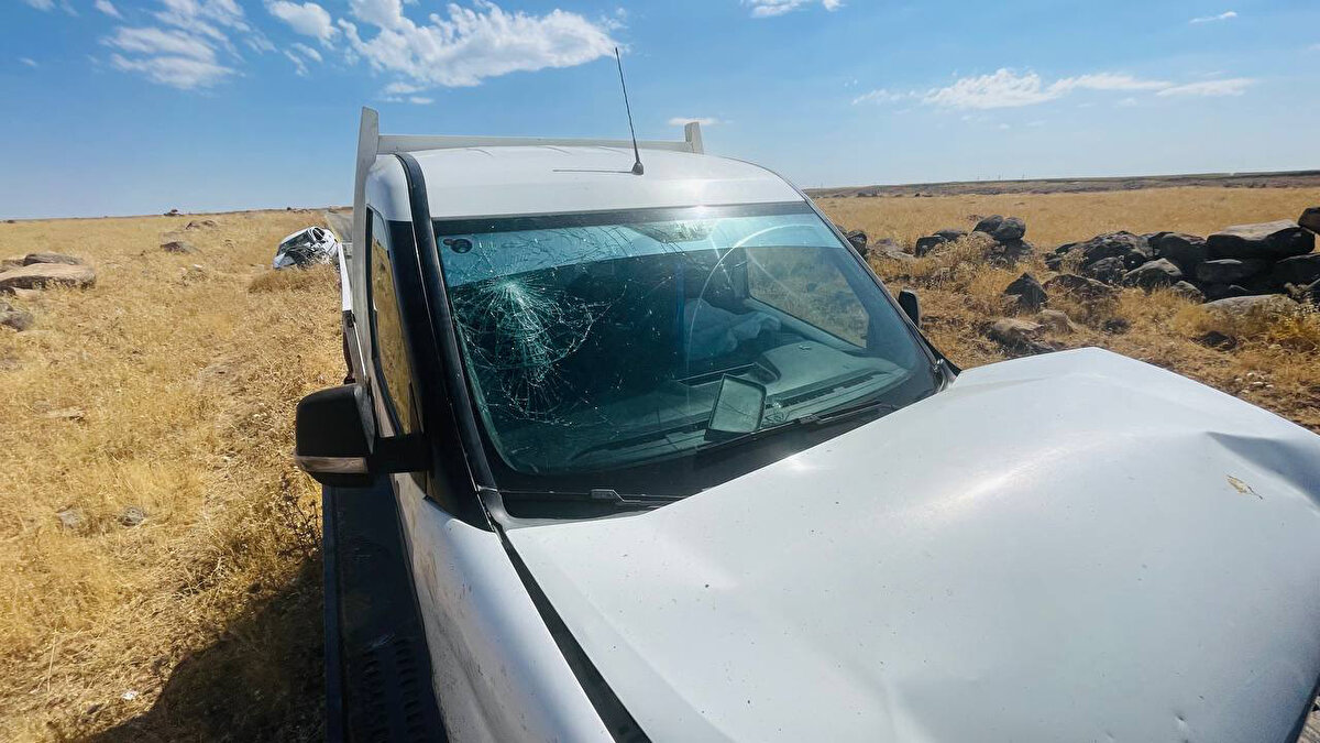 Kazada, şarampole devrilen araçlarda sürücüler ile Mürvet Gülcan (8), Bilal Gülcan (45), Fatma Dürbin (39), Ayşe Gülcan (12), Beyaz Gülcan (6), Muhammet Cuma Cengiz (18) ve Harun Kaya (33) yaralandı.<br>